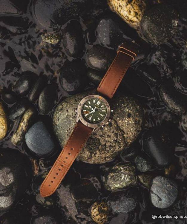 montres | Timex Hommes Montre Expédition North Tide-Temp-Compass 43 mm avec bracelet en cuir écologique R2F20226 bronze/marron/vert
